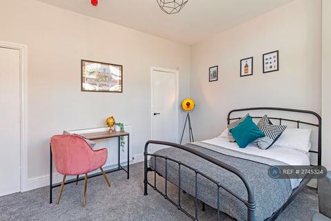 Studio to rent, Thornsett Road, Sheffield, S7