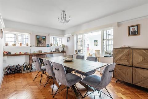 undefined, SQUIRRELS WAY, EPSOM, KT18