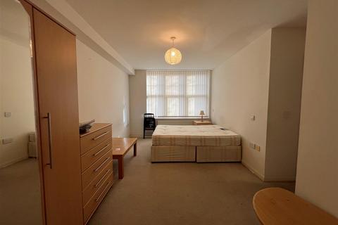 2 bedroom apartment to rent, The Grove, Finchley Central, London, N3