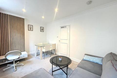 1 bedroom flat to rent, Warwick Road, Kensington, W14