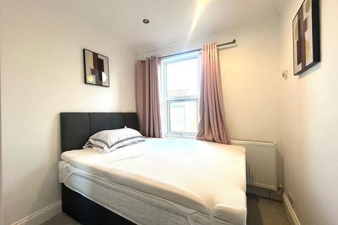 1 bedroom flat to rent, Warwick Road, Kensington, W14