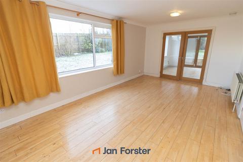 4 bedroom semi-detached house for sale, Thornbury Close, Newcastle Upon Tyne