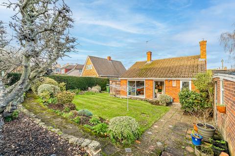 3 bedroom bungalow for sale, Orchard Drive, St. Albans AL2