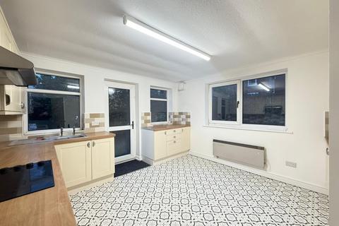 3 bedroom flat to rent, Castleford WF10