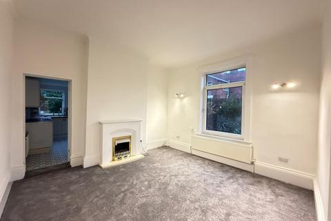 3 bedroom flat to rent, Castleford WF10