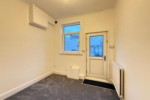 3 bedroom flat to rent, Castleford WF10