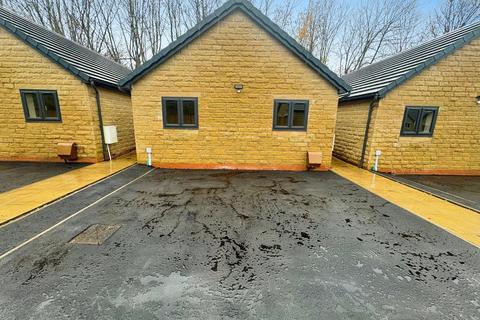 2 bedroom bungalow to rent, Paddock Fields, Huddersfield HD4