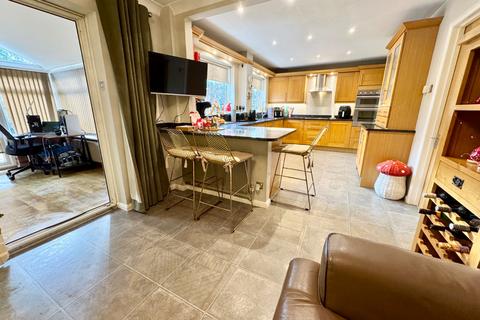 4 bedroom detached house for sale, Nevis Drive, Cheshire CW2