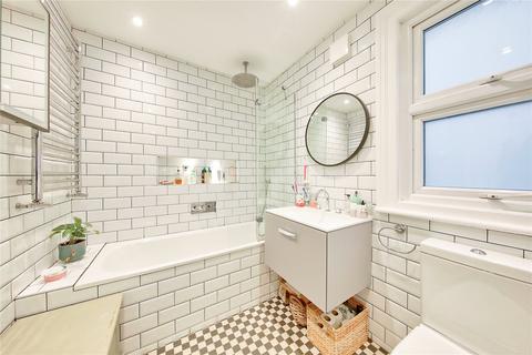 3 bedroom property to rent, Ravenslea Road, SW12