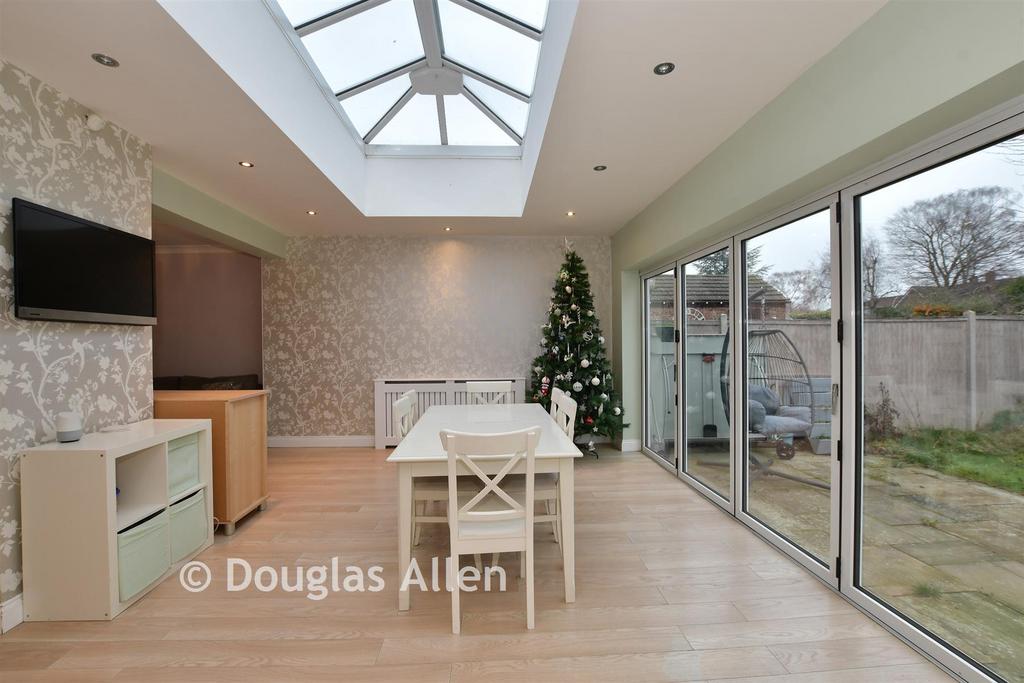 Kitchen/Lounge /Dining Area