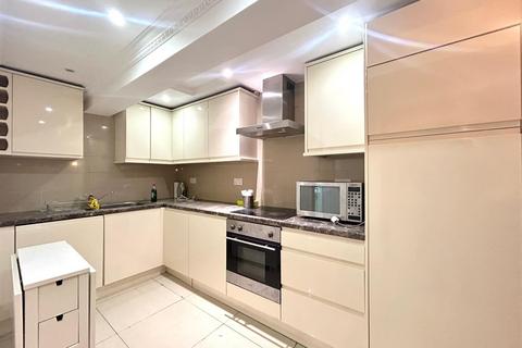 1 bedroom flat to rent, Warwick Road, Kensington, W14