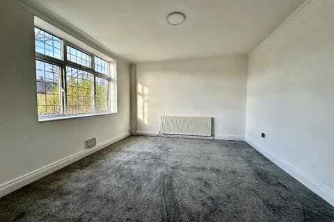 3 bedroom end of terrace house to rent, Whitchurch Road, Harold Hill