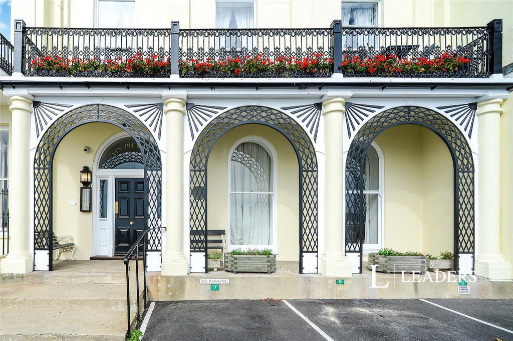 Chain Pier House