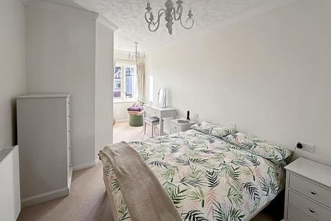 1 bedroom flat for sale, Stuart Road, Highcliffe. BH23 5FP