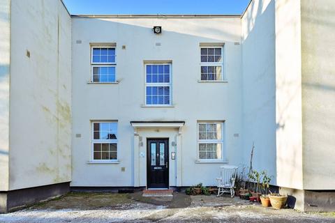 2 bedroom flat for sale, The Rutts, Bushey, Bushey Heath, WD23