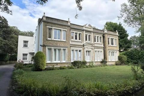 2 bedroom flat for sale, The Rutts, Bushey, Bushey Heath, WD23