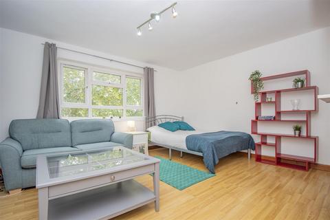 Studio to rent, New North Road, Shoreditch, N1