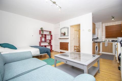Studio to rent, New North Road, Shoreditch, N1