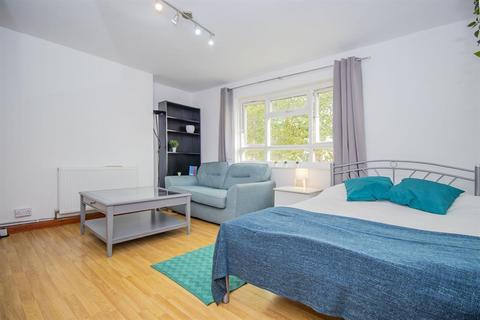 Studio to rent, New North Road, Shoreditch, N1