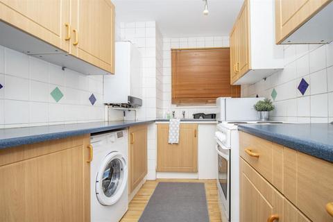 Studio to rent, New North Road, Shoreditch, N1