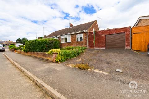 2 bedroom bungalow to rent, Greenview Drive, Northampton NN2