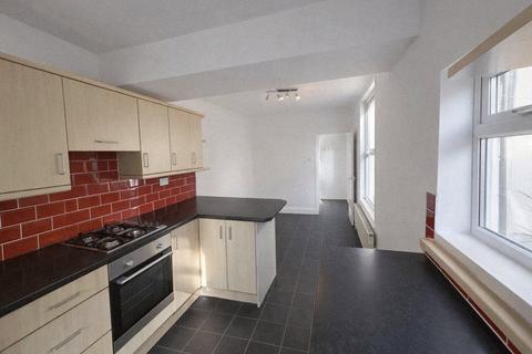 3 bedroom terraced house to rent, Inglis Road, Hampshire PO5