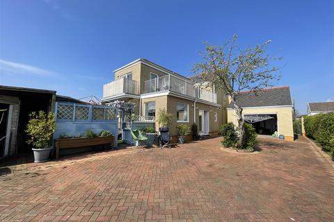 3 bedroom detached house for sale, Penygraig Road, Llanelli