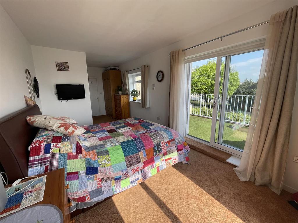 Bedroom 1: