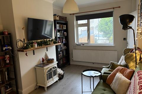 2 bedroom semi-detached house to rent, Evans Close, BEDWORTH