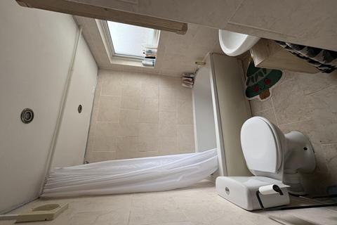 2 bedroom semi-detached house to rent, Evans Close, BEDWORTH