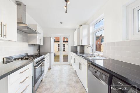 3 bedroom end of terrace house to rent, Addison Road, Reading, Berkshire, RG1