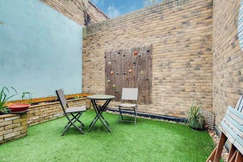 2 bedroom flat for sale, King's Cross Road, London, WC1X