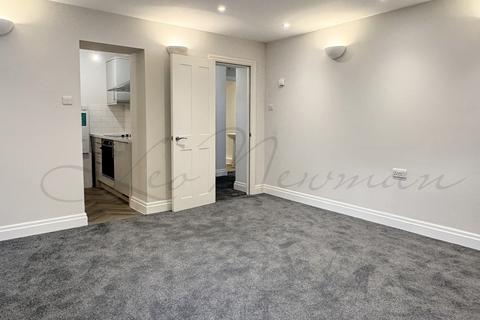 2 bedroom flat to rent, Meadway Court, Hampstead Garden Suburb, NW11