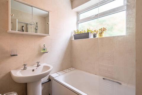 1 bedroom flat to rent, HAMMERS LANE, Mill Hill, London, NW7