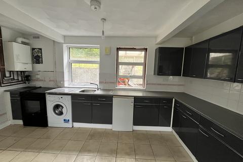5 bedroom semi-detached house to rent, The Avenue, Brighton, BN2 4FA