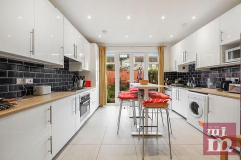 3 bedroom end of terrace house to rent, Haig Road West, Plaistow, E13