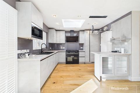 5 bedroom detached house to rent, Grasmere Avenue, Wembley HA9