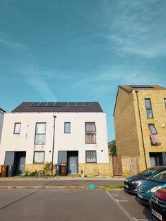 3 bedroom terraced house to rent, Speirs Gardens, Dagenham RM8