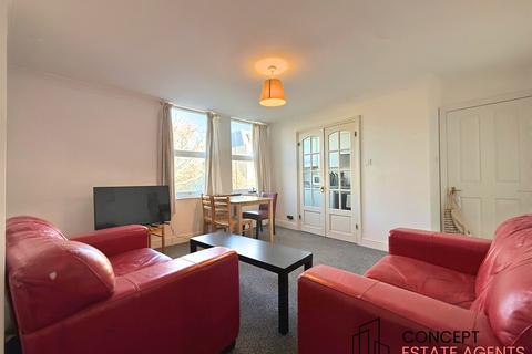3 bedroom apartment to rent, Tooting Bec Road, Tooting Bec, SW17