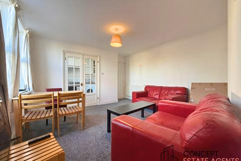 3 bedroom apartment to rent, Tooting Bec Road, Tooting Bec, SW17