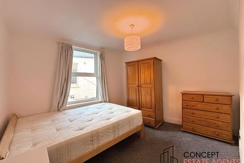 3 bedroom apartment to rent, Tooting Bec Road, Tooting Bec, SW17