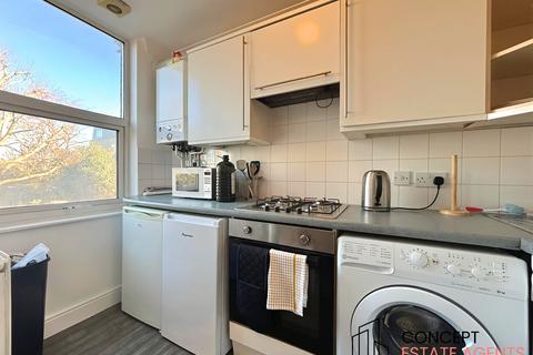 3 bedroom apartment to rent, Tooting Bec Road, Tooting Bec, SW17