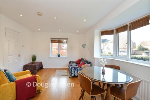2 bedroom ground floor flat for sale, Hampstead Gardens, Chadwell Heath RM6