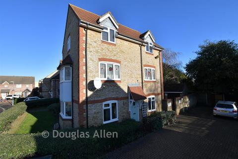 2 bedroom ground floor flat for sale, Hampstead Gardens, Chadwell Heath RM6