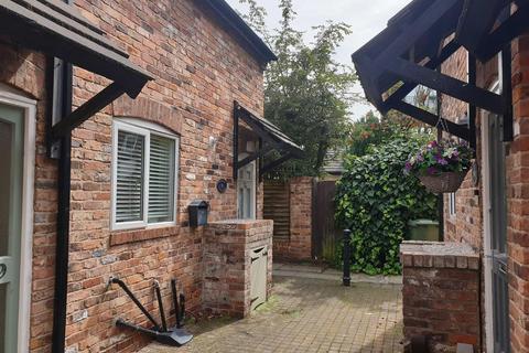 2 bedroom mews to rent, Highgrove Mews, Wilmslow, Cheshire
