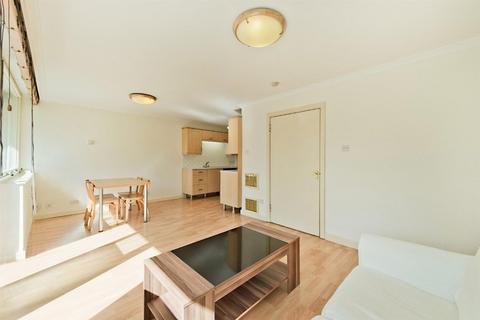 1 bedroom apartment to rent, Clipstone Street, London W1W