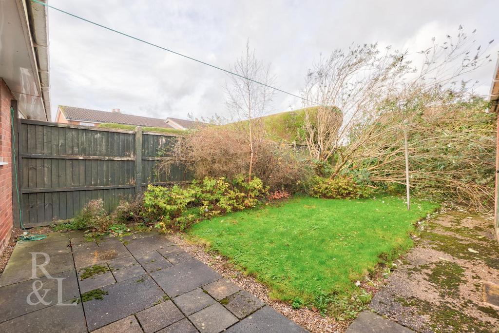 8 Ashfield Drive (12).jpg