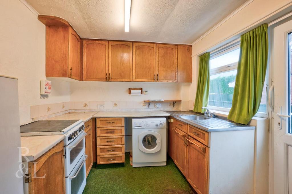 8 Ashfield Drive.jpg