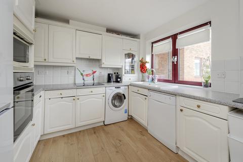 2 bedroom flat to rent, William Morris Way, London, SW6