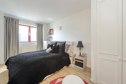 2 bedroom flat to rent, William Morris Way, London, SW6